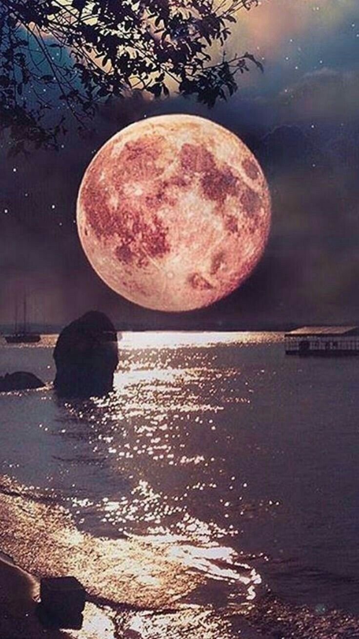 Красивая Луна