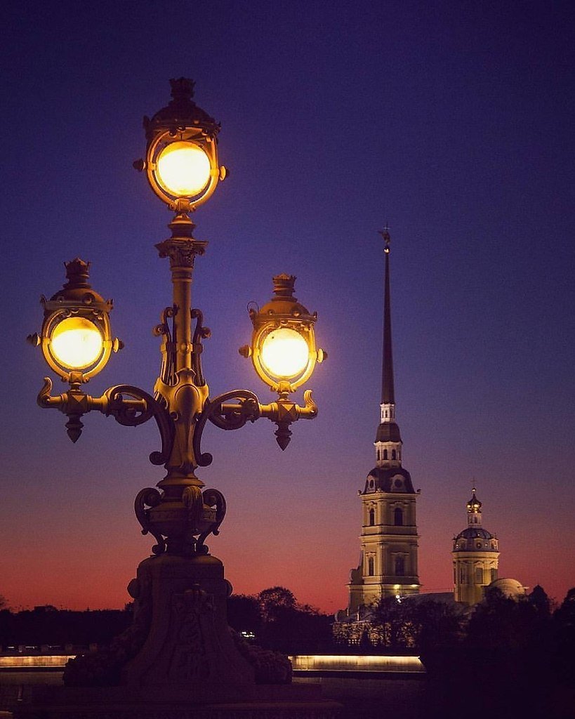 Троицкий мост фонари в Санкт-Петербурге