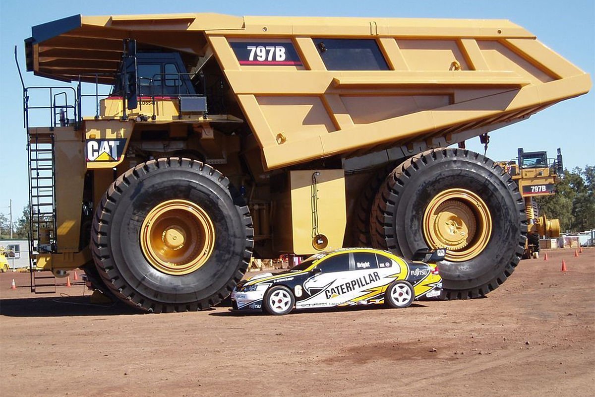Карьерный самосвал Caterpillar 797f