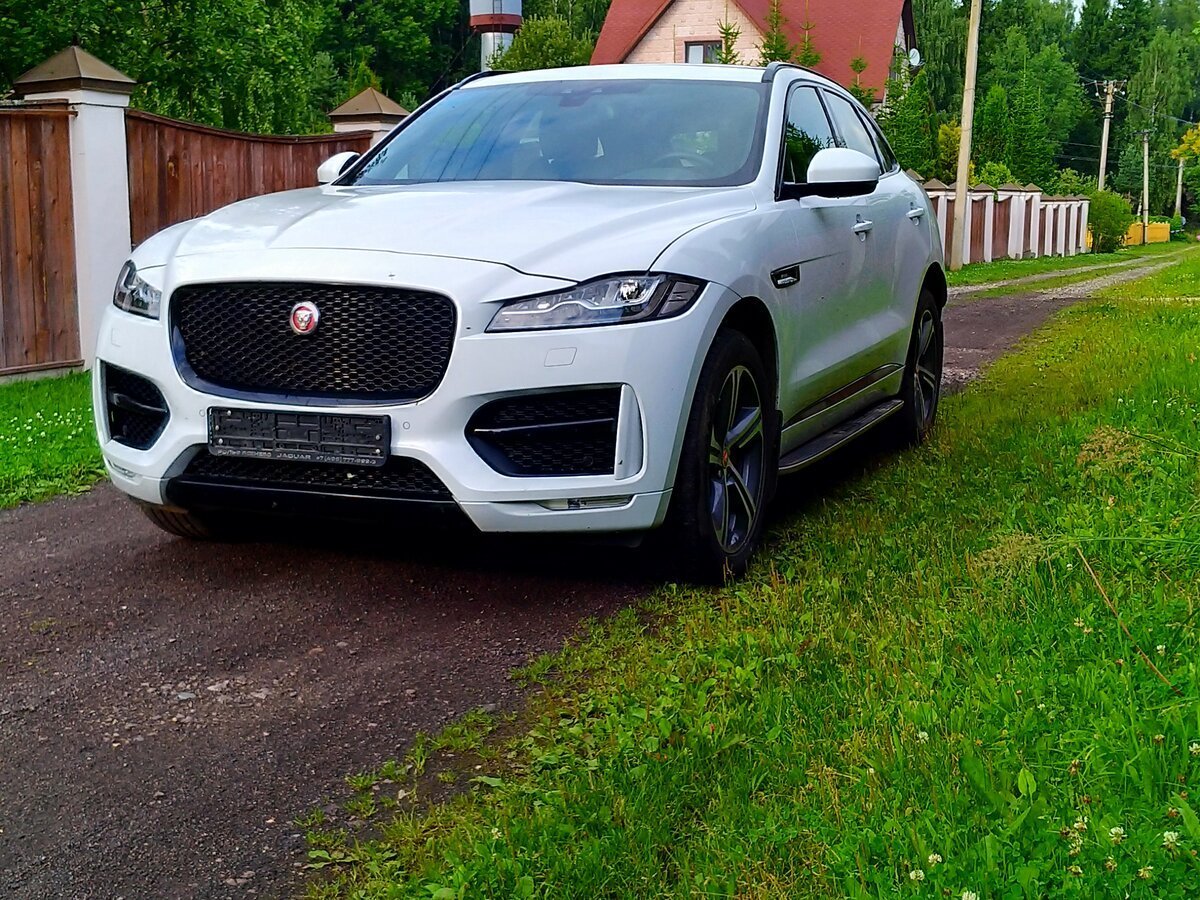 Jaguar f-Pace белый