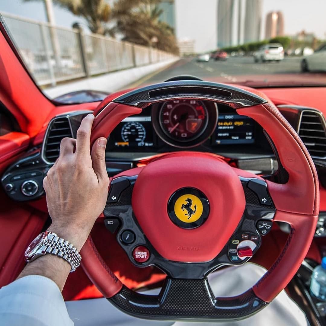 За рулем Lamborghini