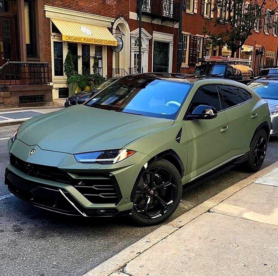 Lamborghini Urus зеленый