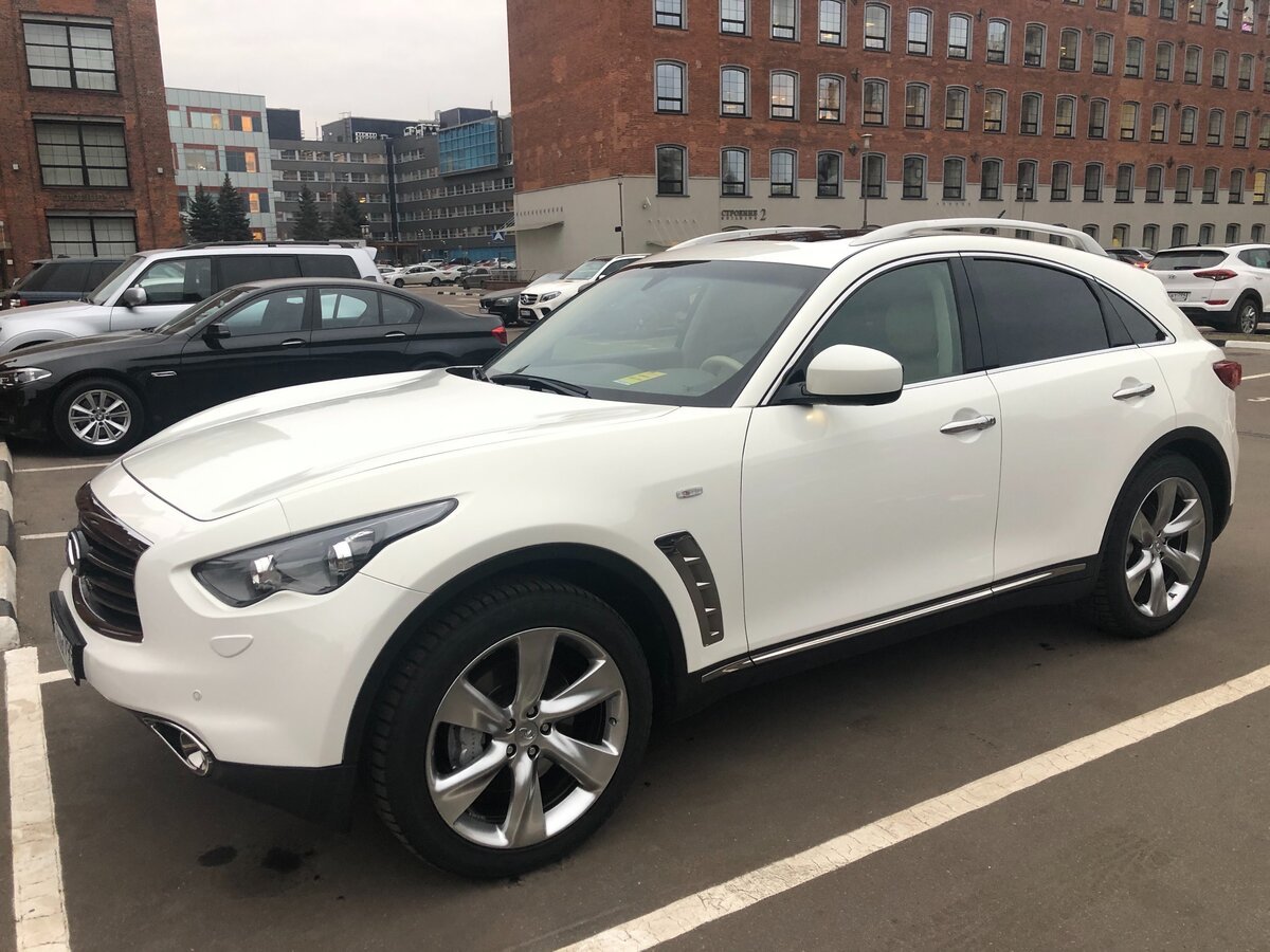 Инфинити джип qx70 белый