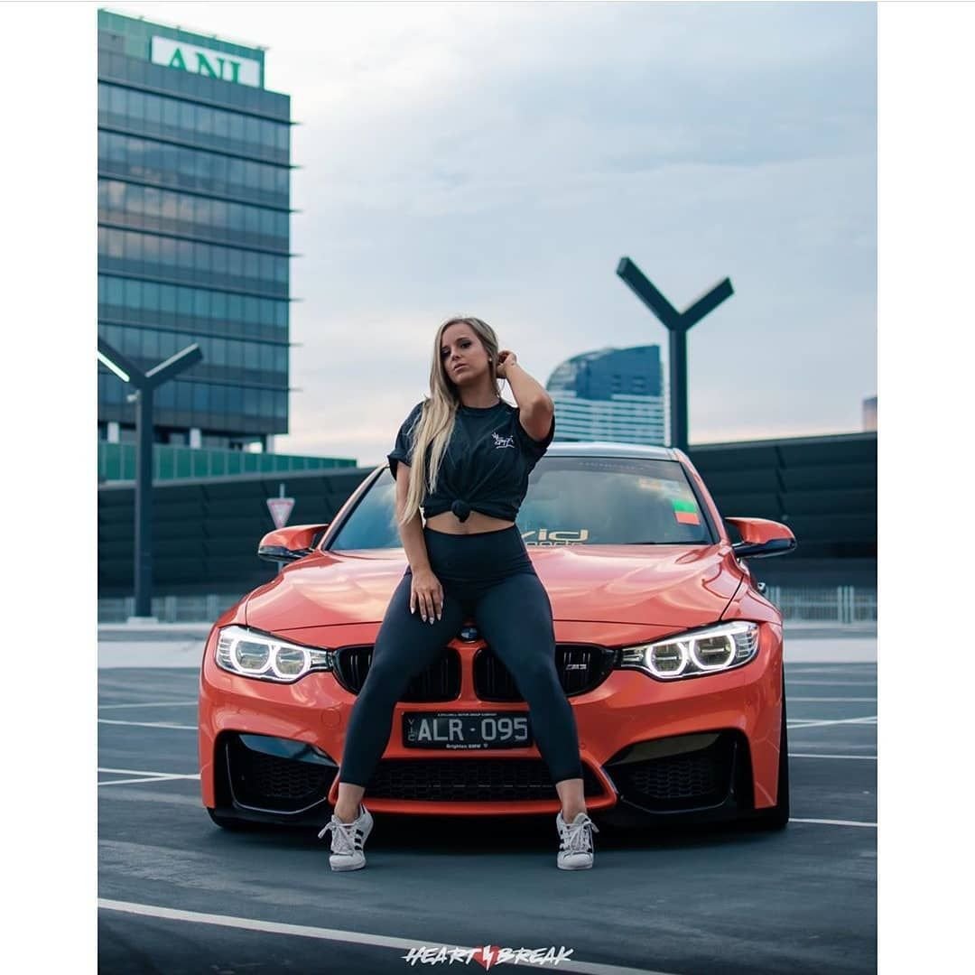 BMW m4 фото с девушкой
