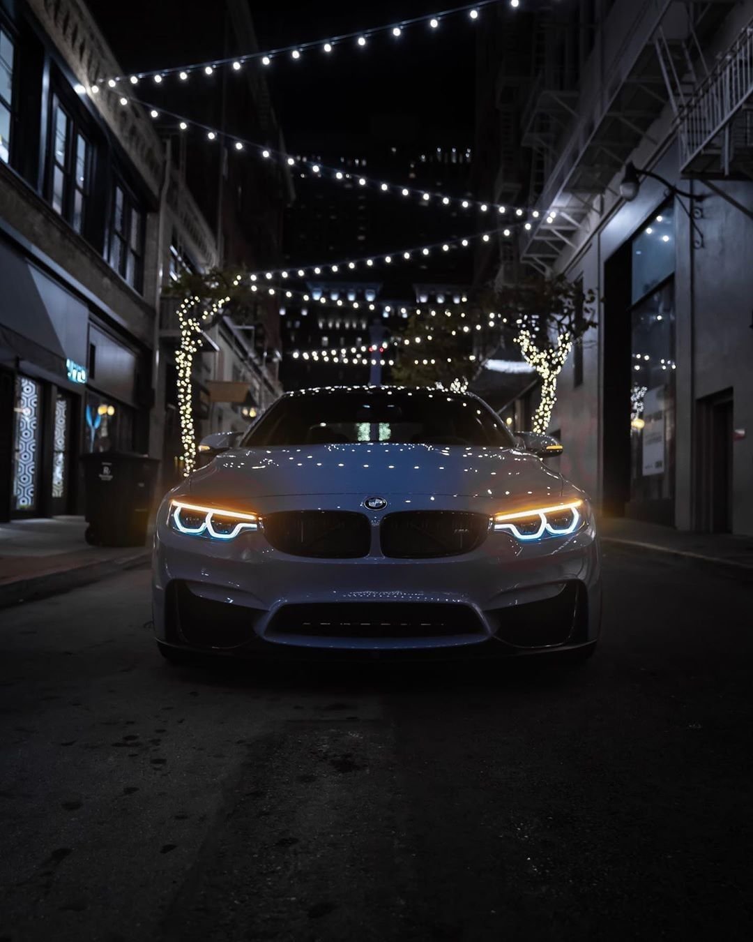 BMW В ночном городе