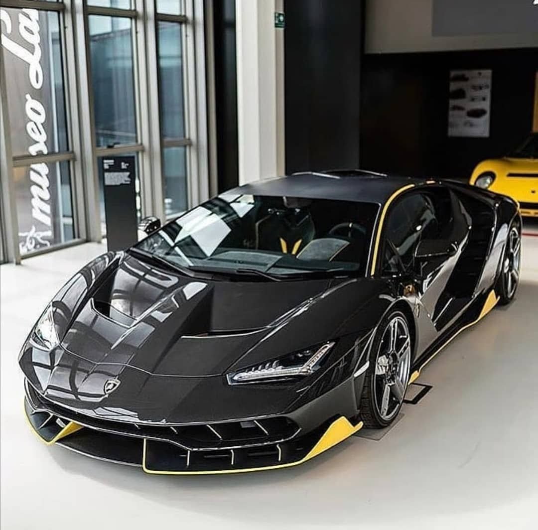 Спорткар Lamborghini Centenario