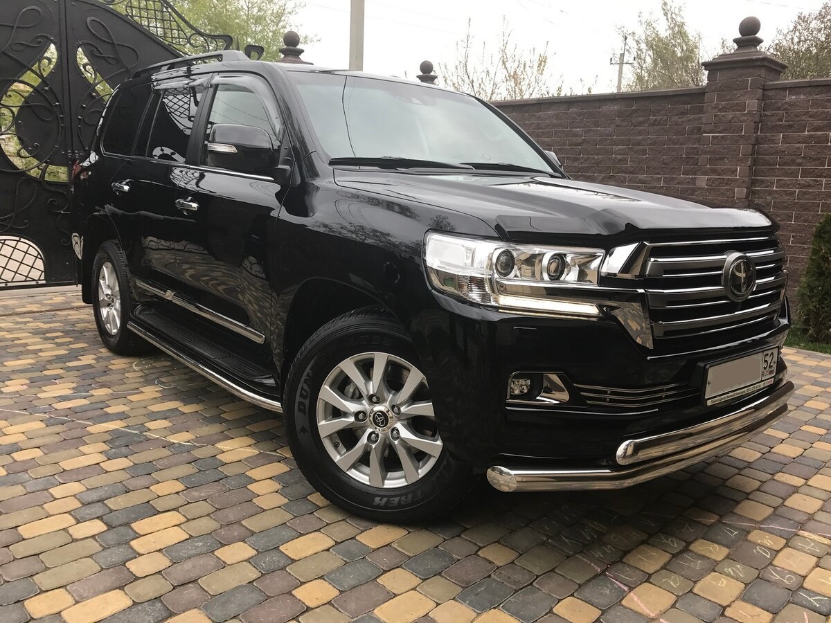 Toyota Land Cruiser 200 2015 черный