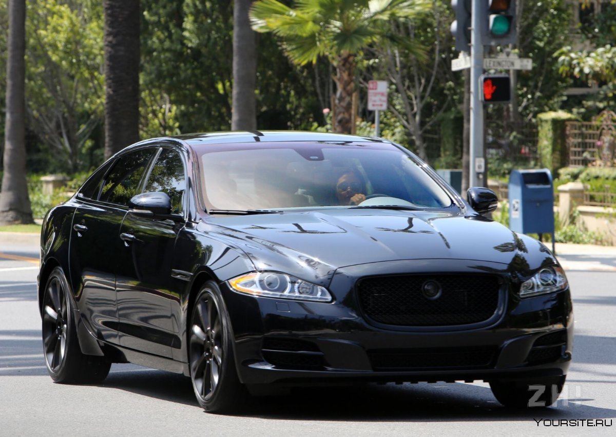 Jaguar XJ черный антихром