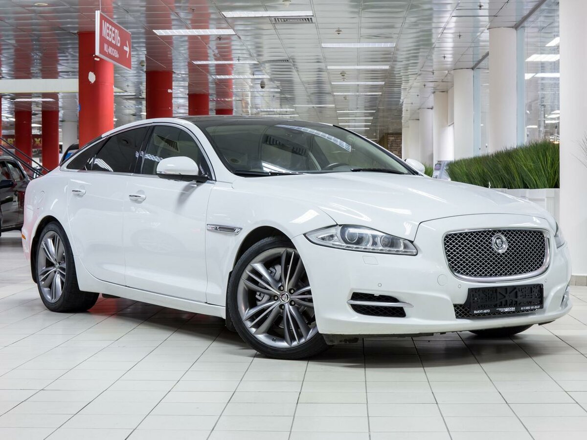 Jaguar XJ 2012 белый