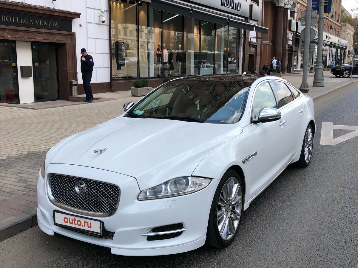 Jaguar XJ 2010 белый