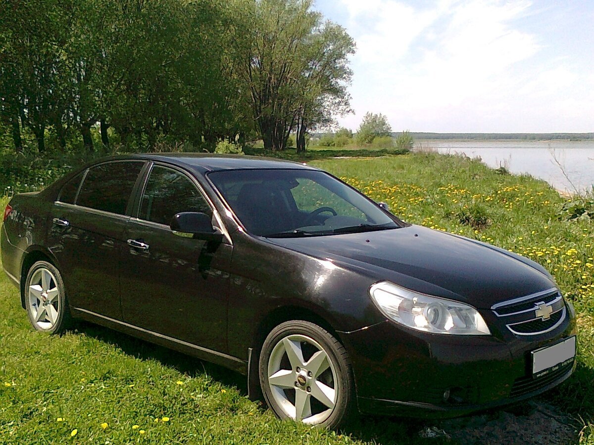 Чёрная Chevrolet Epica 2008