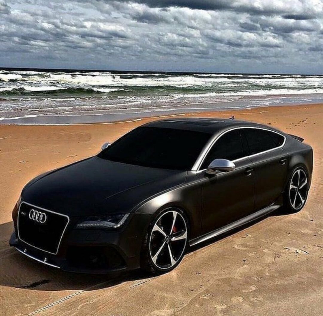 Машина Ауди rs7
