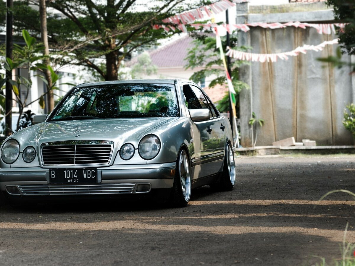 Mercedes-Benz w210