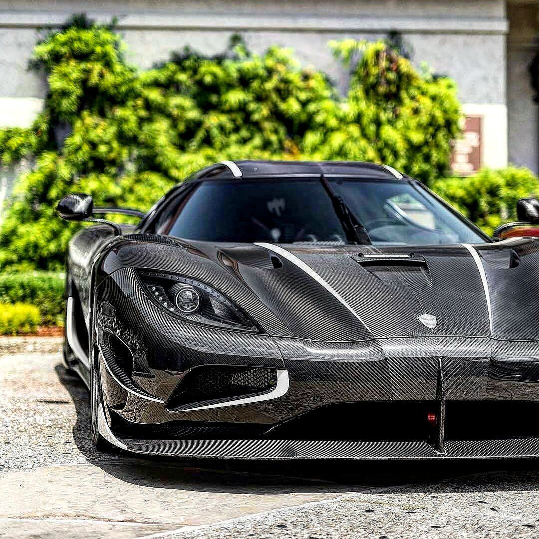 Koenigsegg Agera черная
