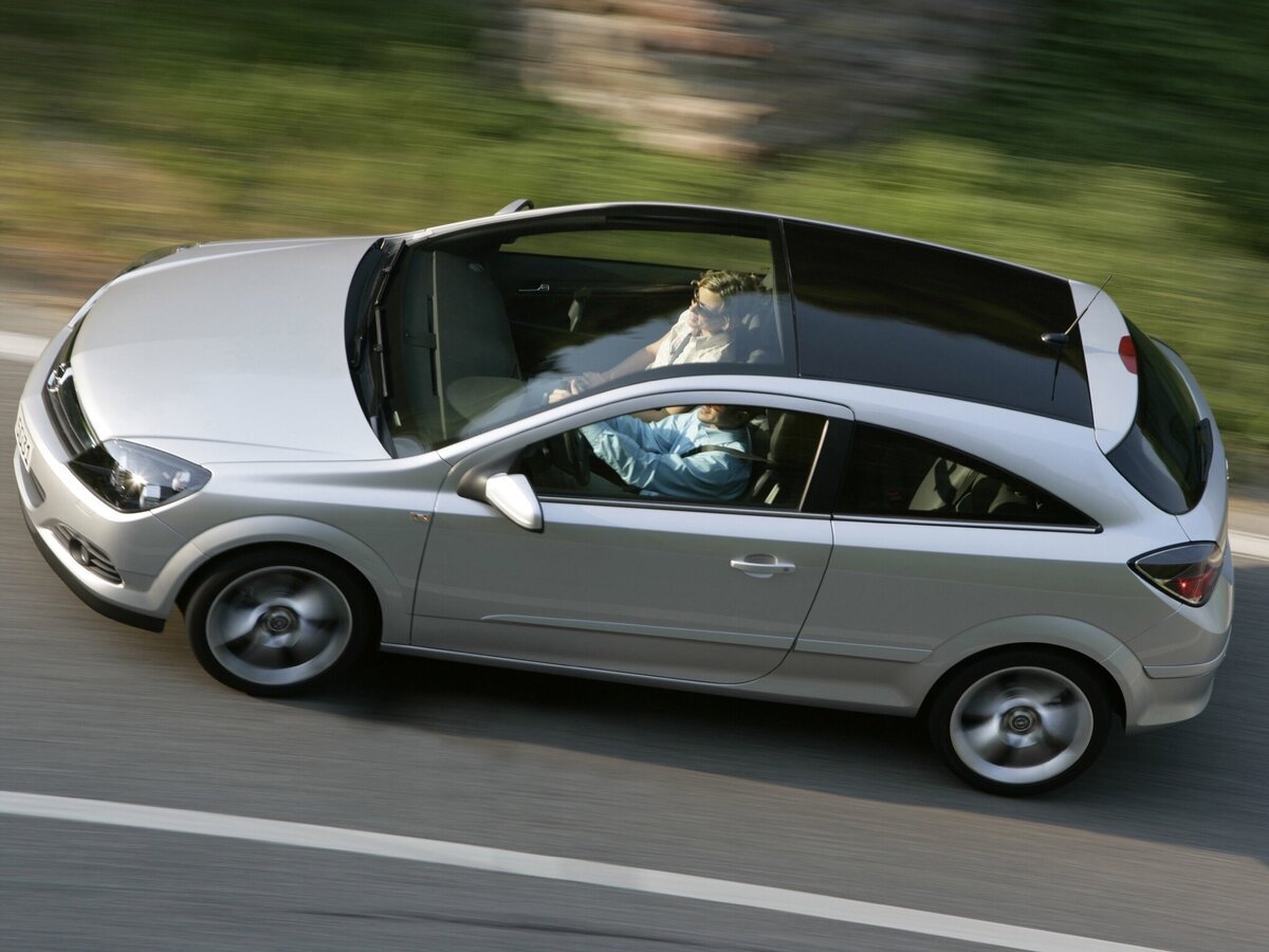 Opel Astra h GTC С панорамной крышей