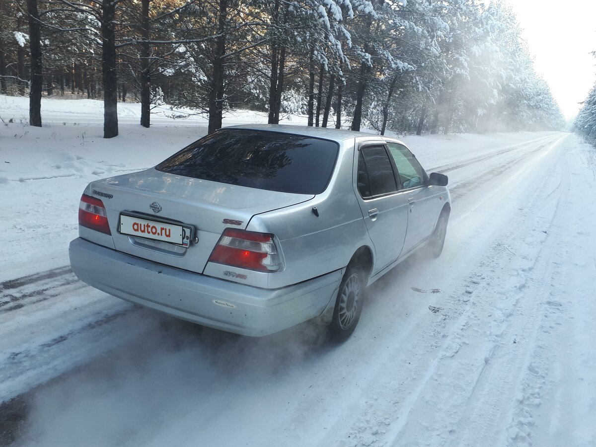 Ниссан старый седан 2000