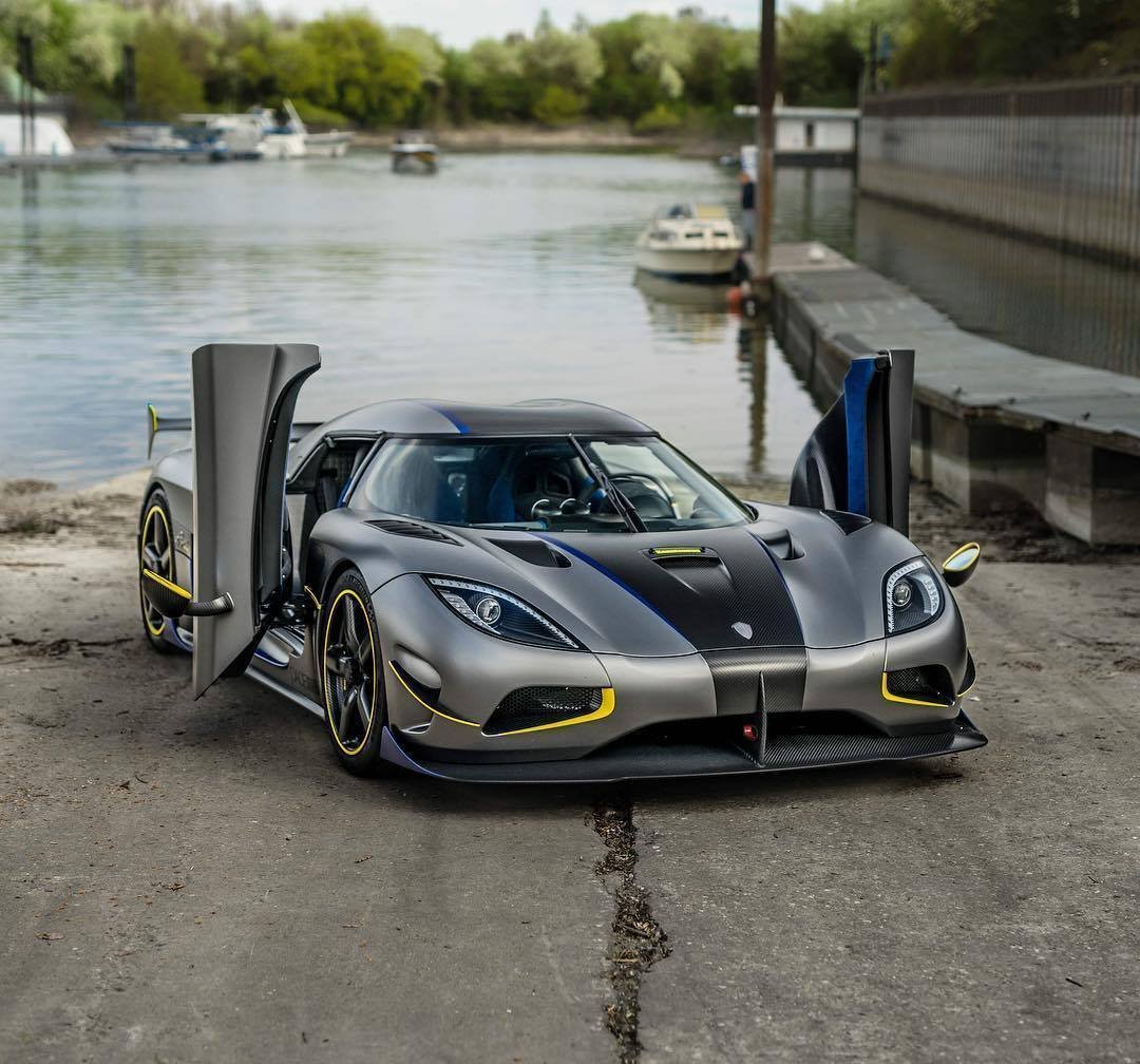 Спорткар Koenigsegg Agera RS