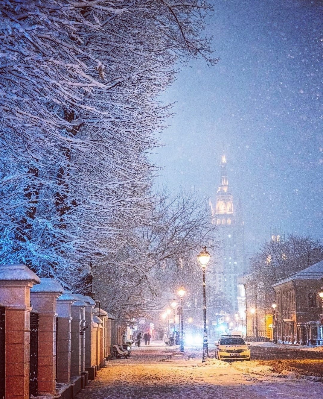 Снег вечером