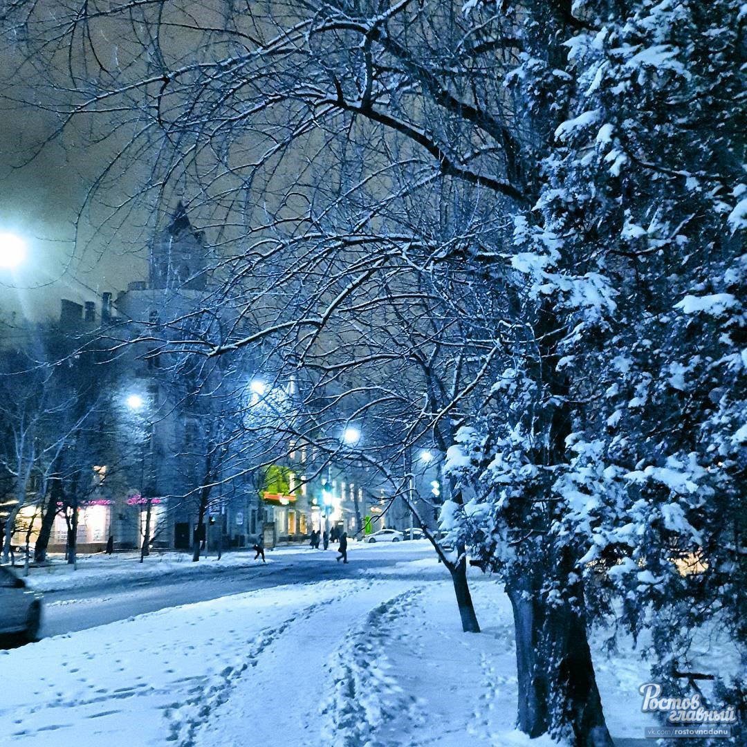 Снег вечером