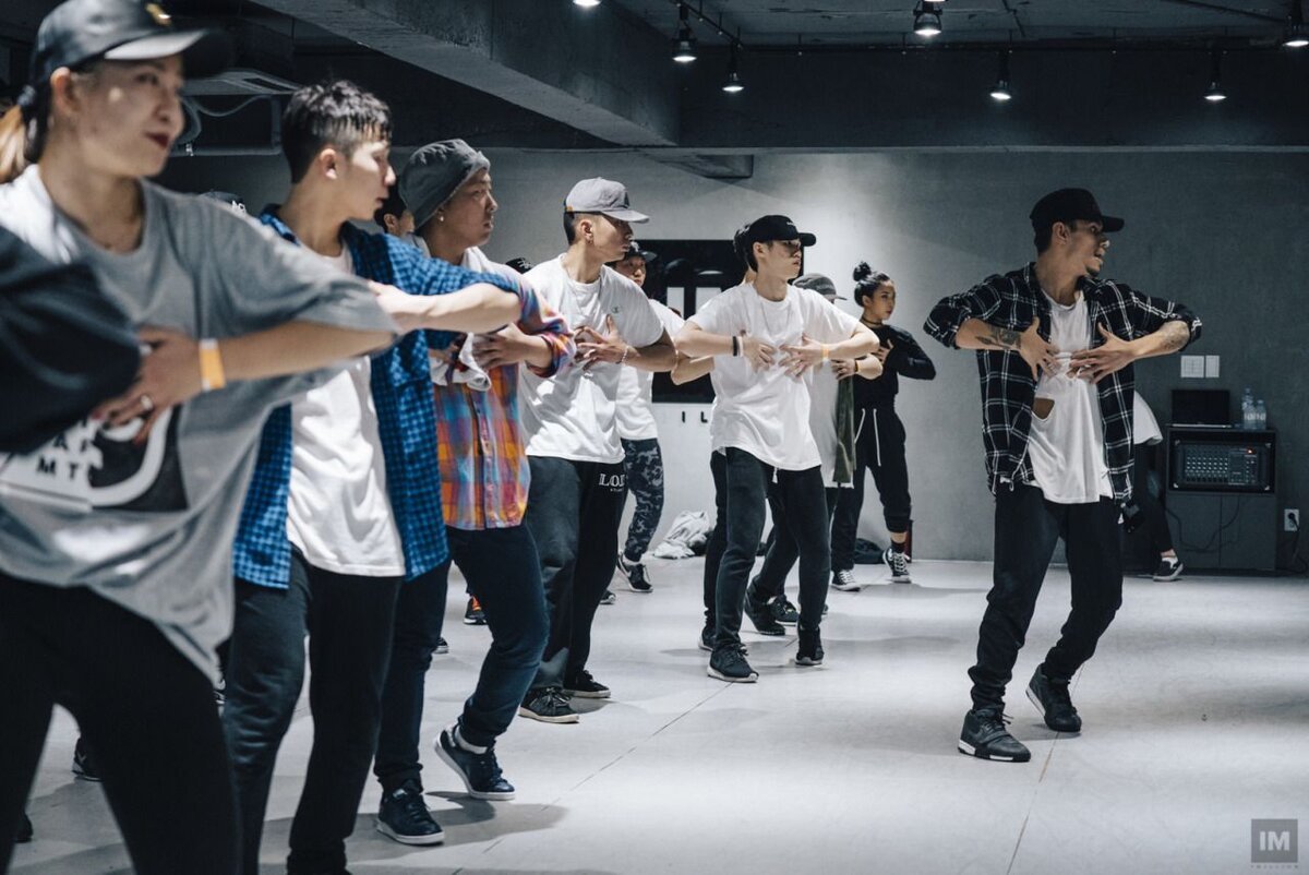 1 Million Dance Studio в Корее
