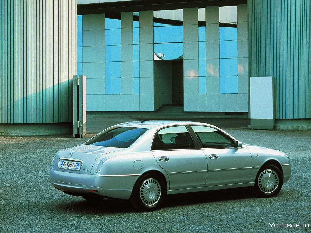 Автомобиль Lancia thesis