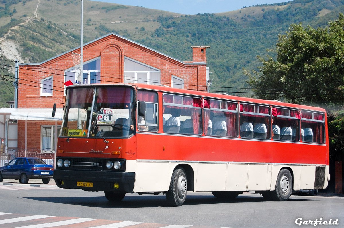 Икарус 256 красный