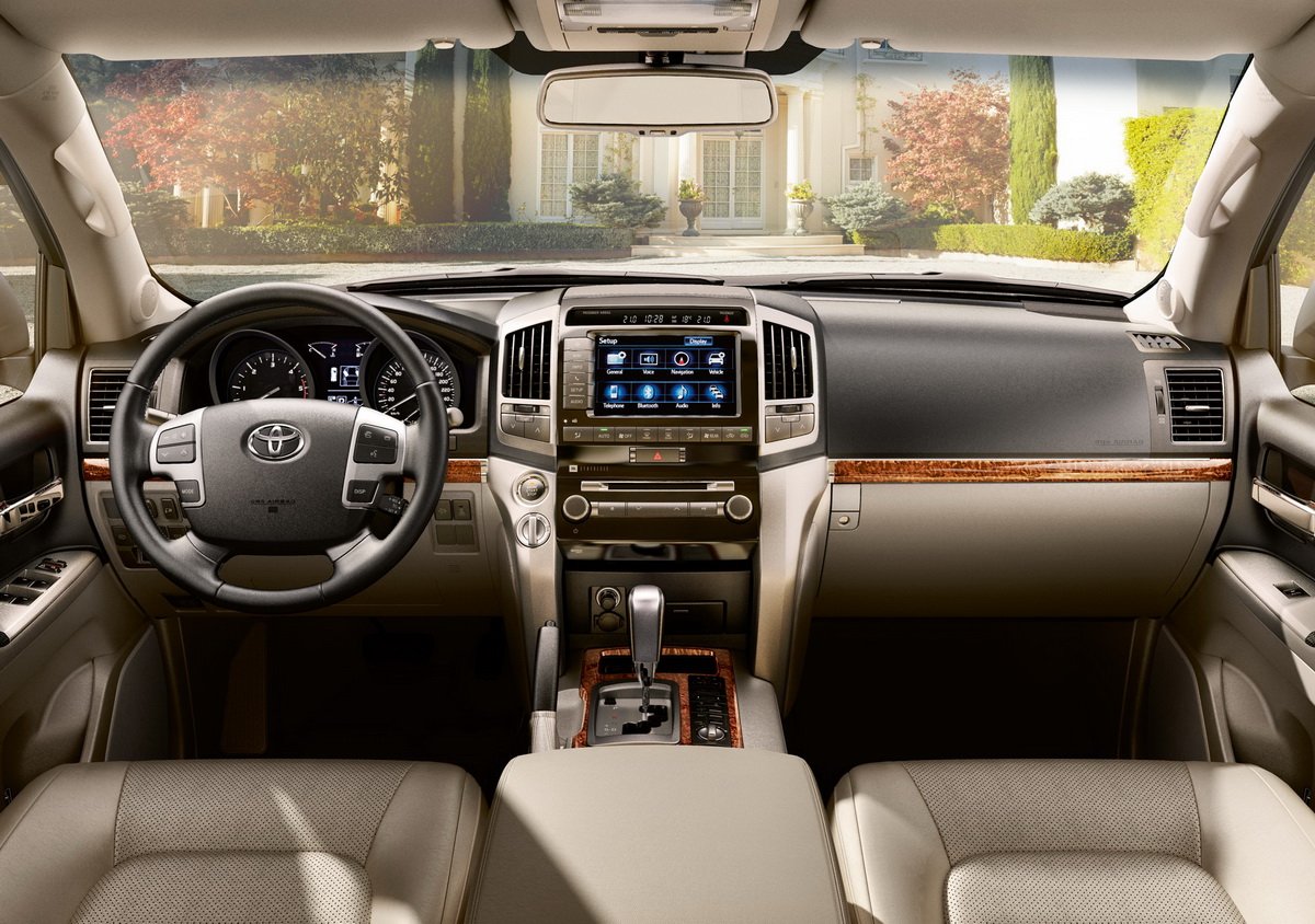 Toyota Land Cruiser 200 салон