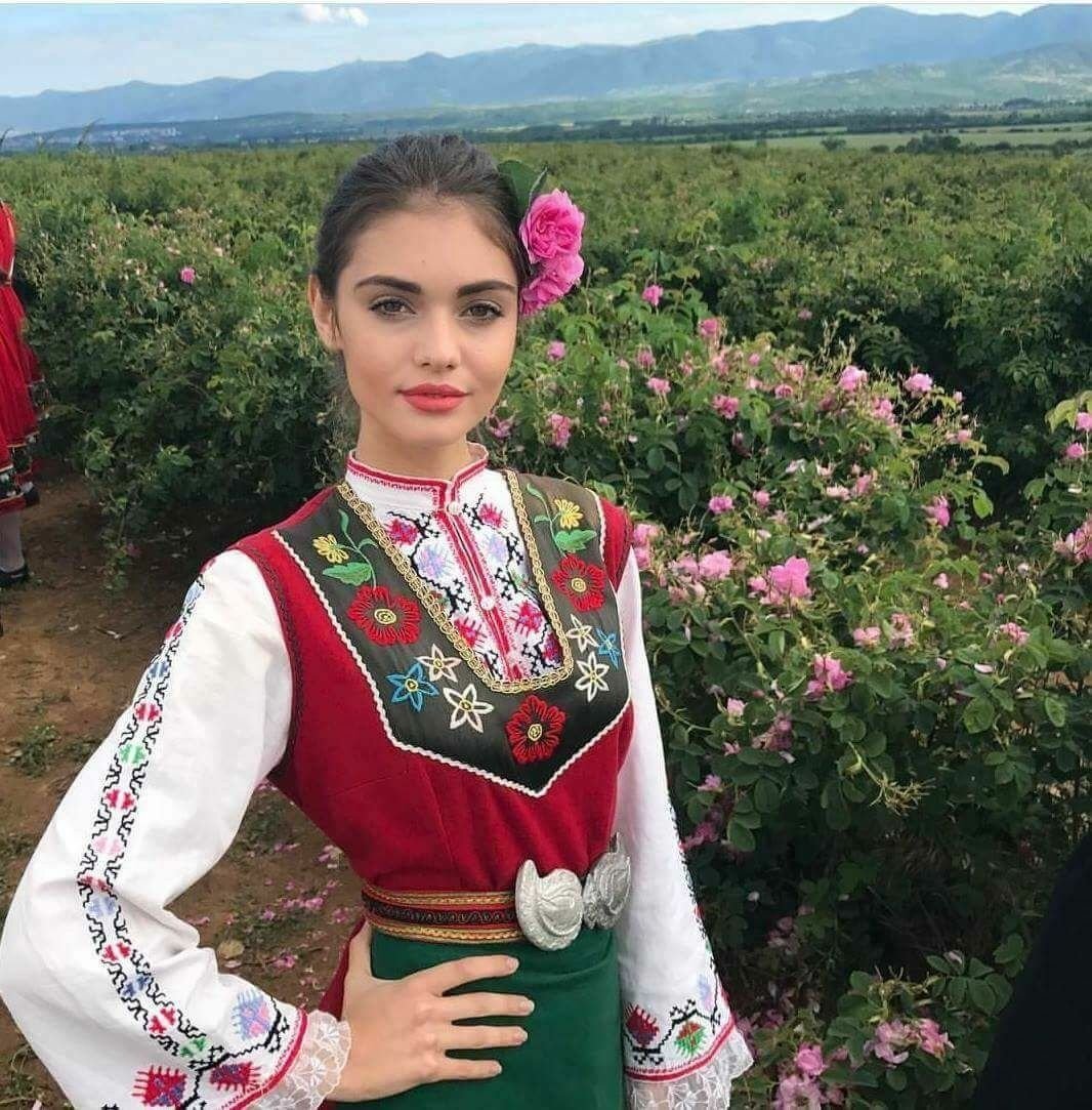 Полина Ткач национальный костюм