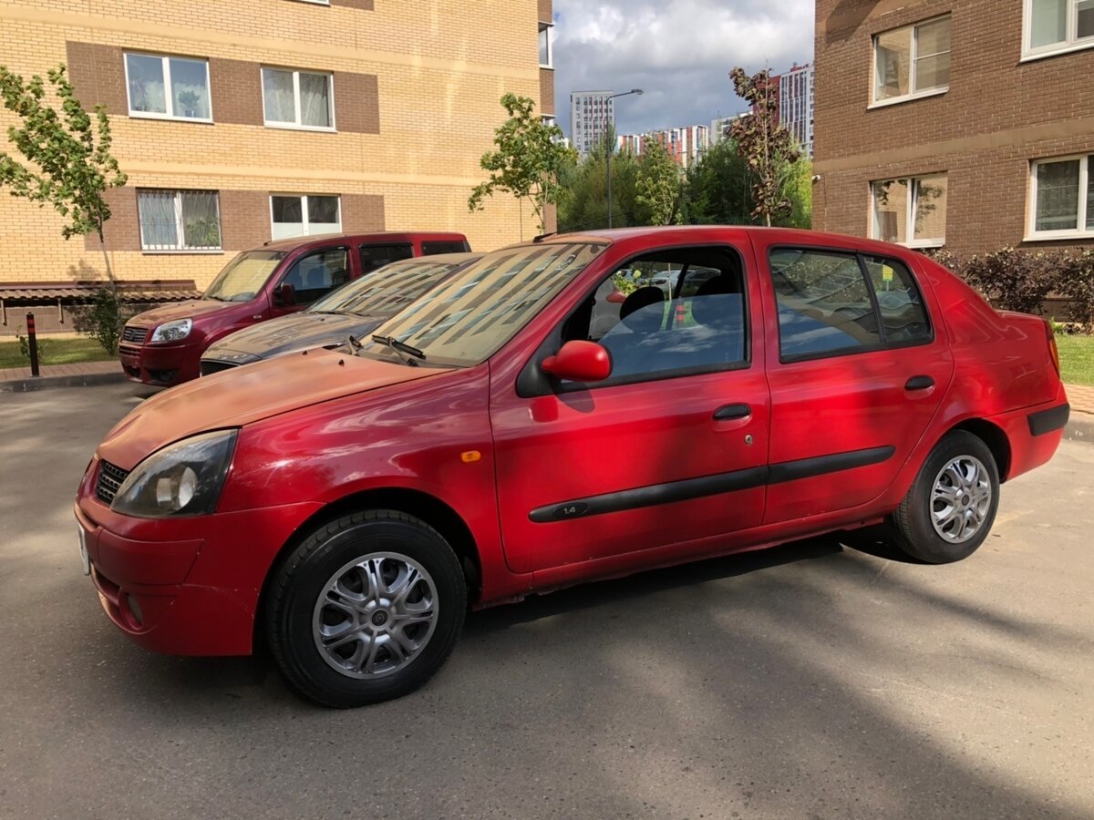 Renault symbol красный