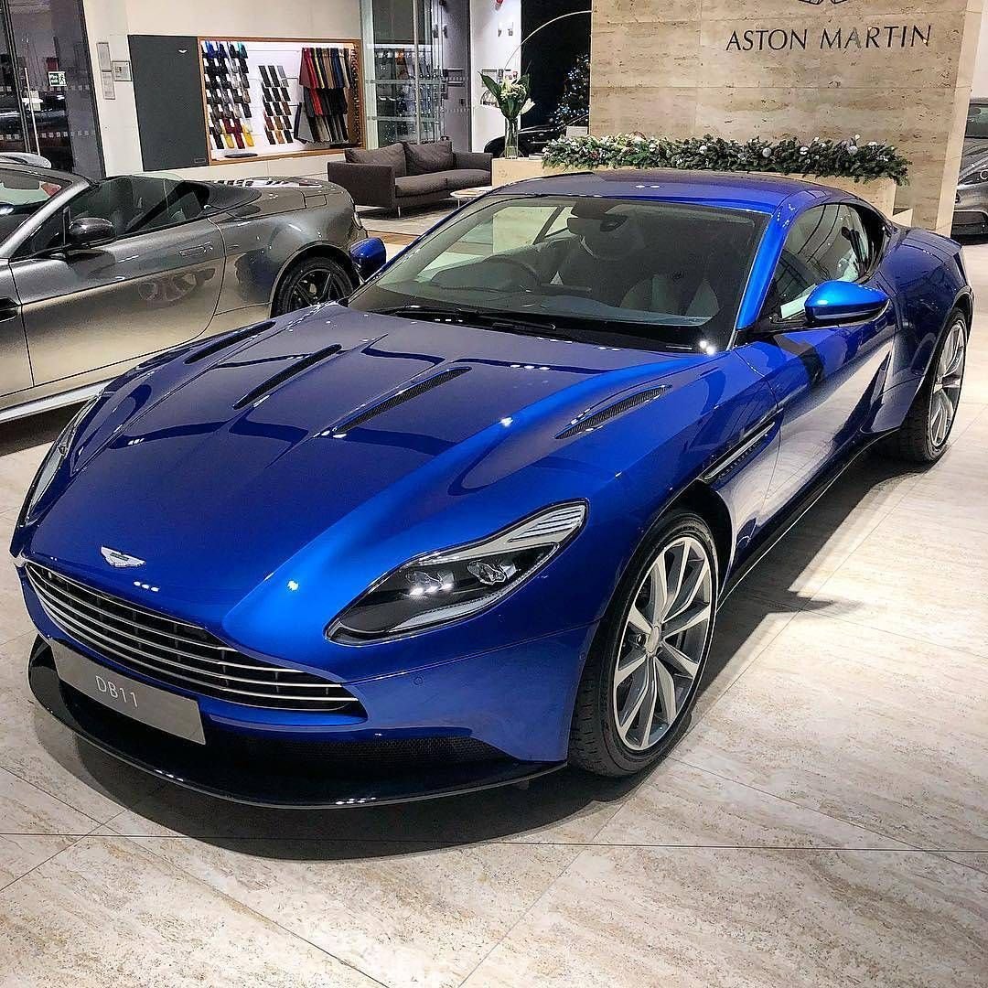 Астон Мартин db11 синий