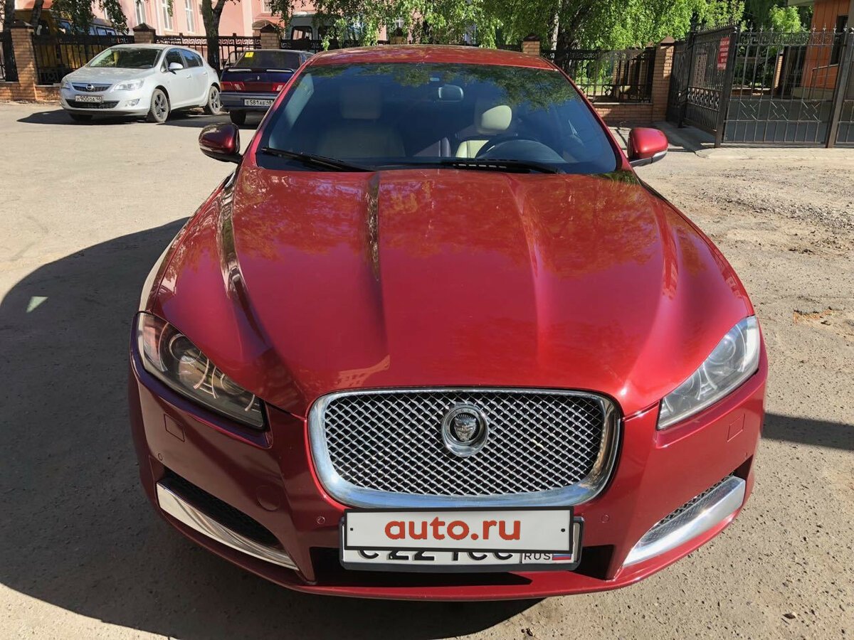Ягуар XF красный 001