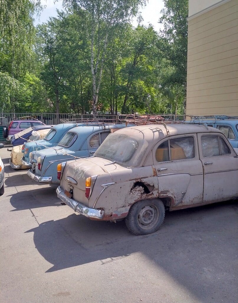 Брошенный Москвич 407