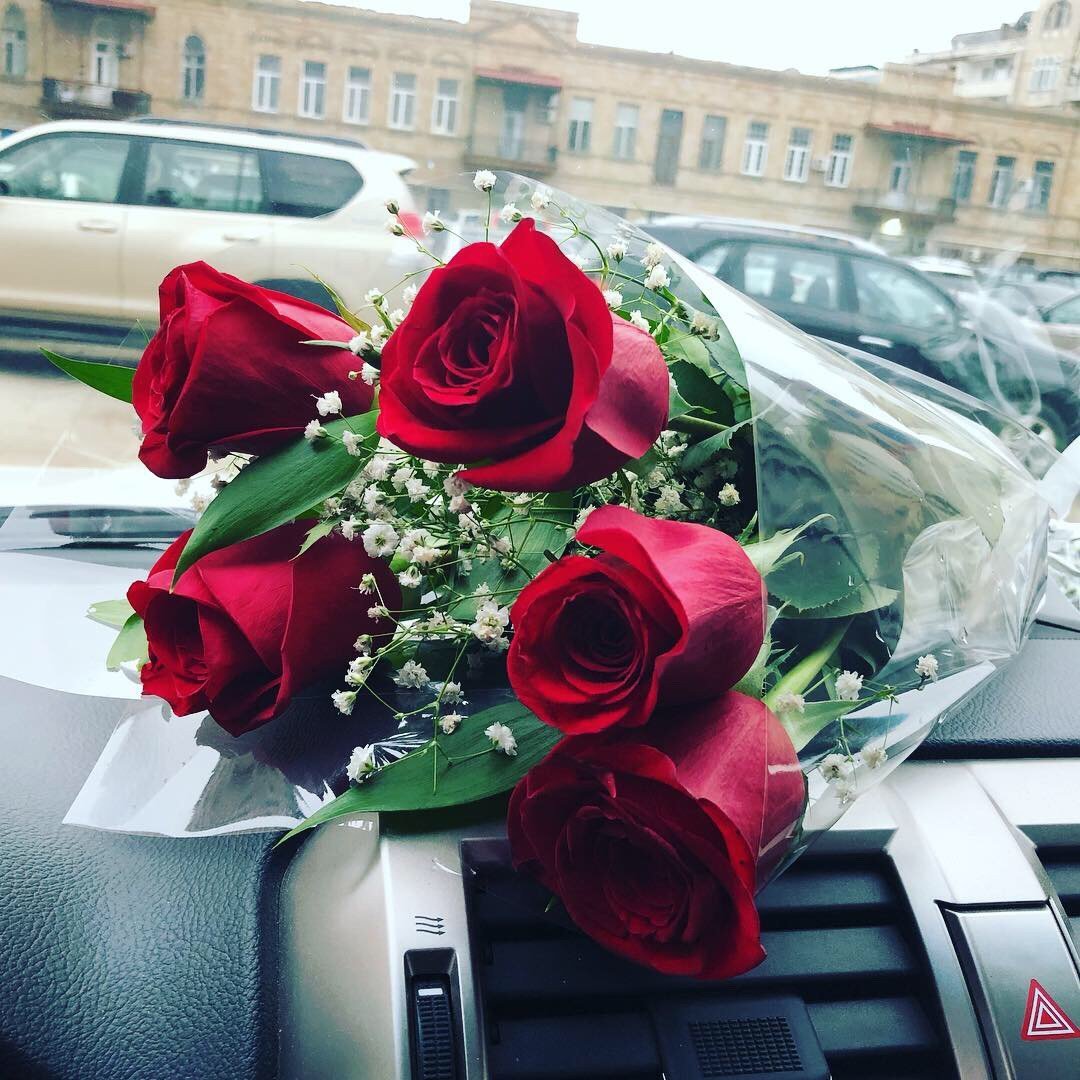 Машина с цветами