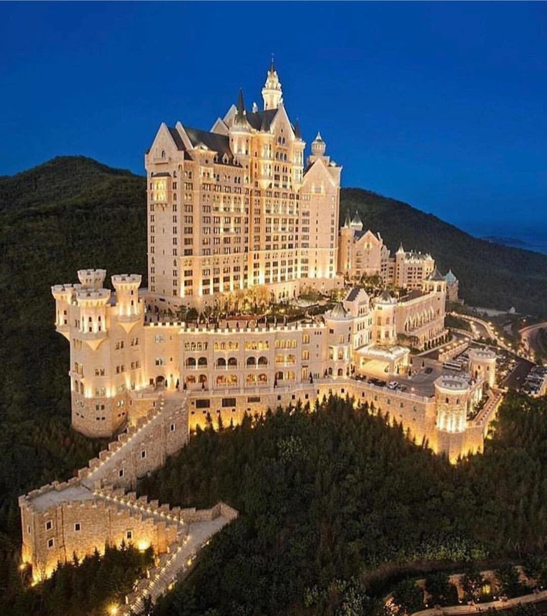Самые красивые дворцы и замки мира