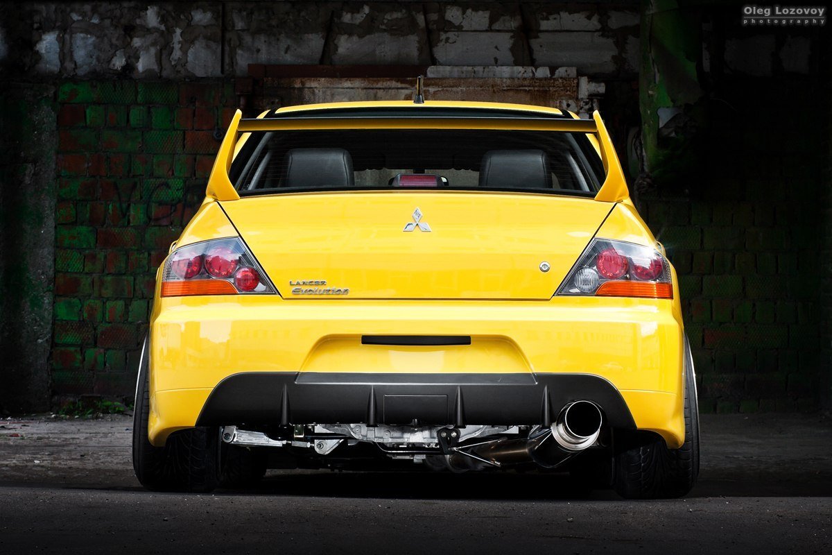 Mitsubishi Lancer 9 EVO сзади