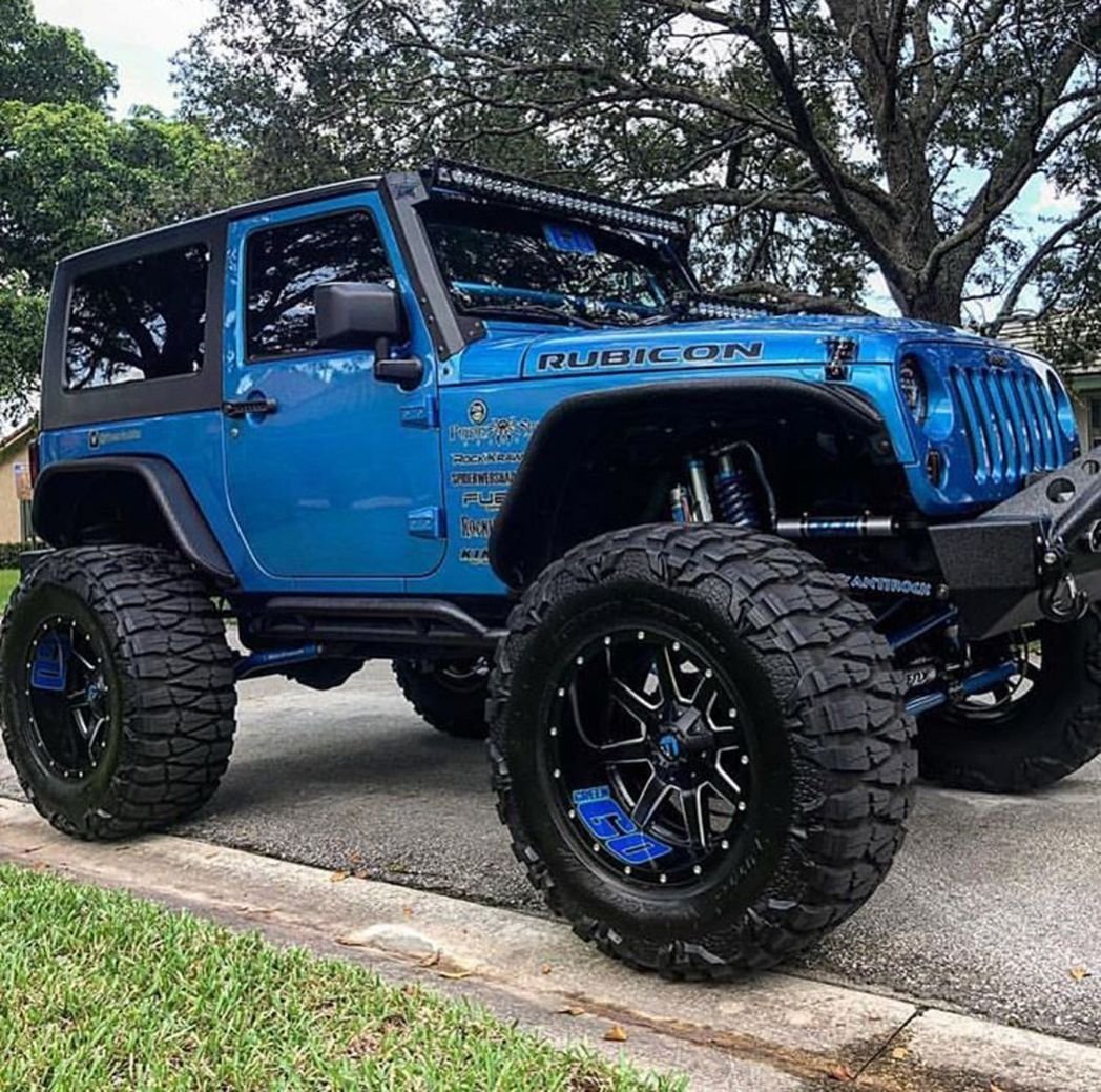 Jeep Wrangler Rubicon голубой