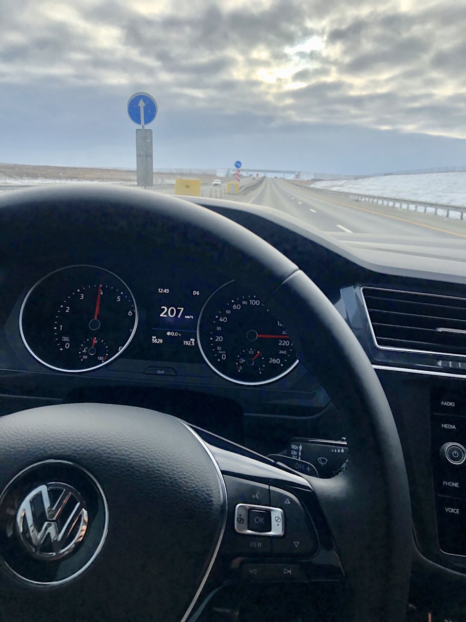 За рулем Volkswagen Tiguan