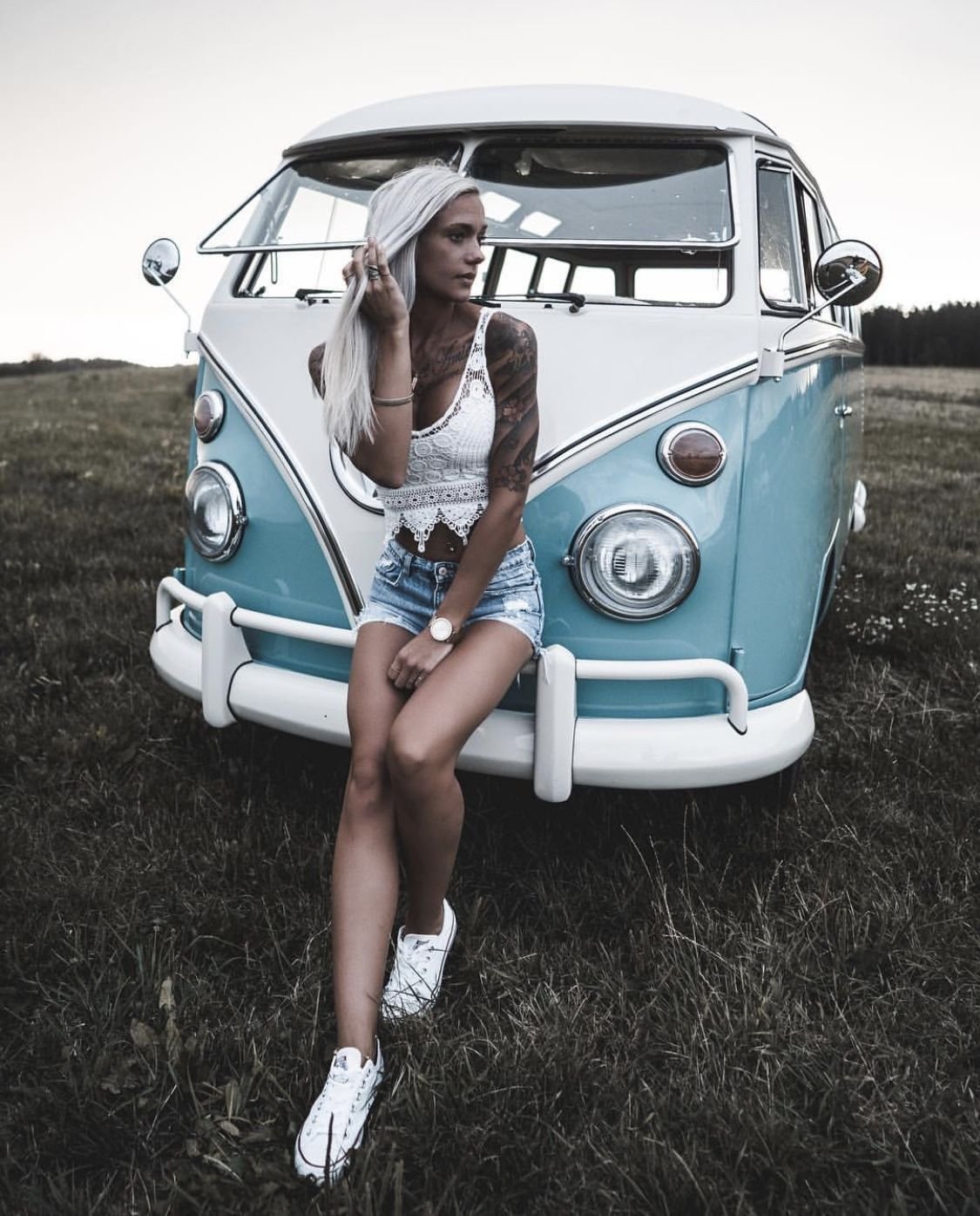 Фотосессия с ретро автомобилем Фольксваген