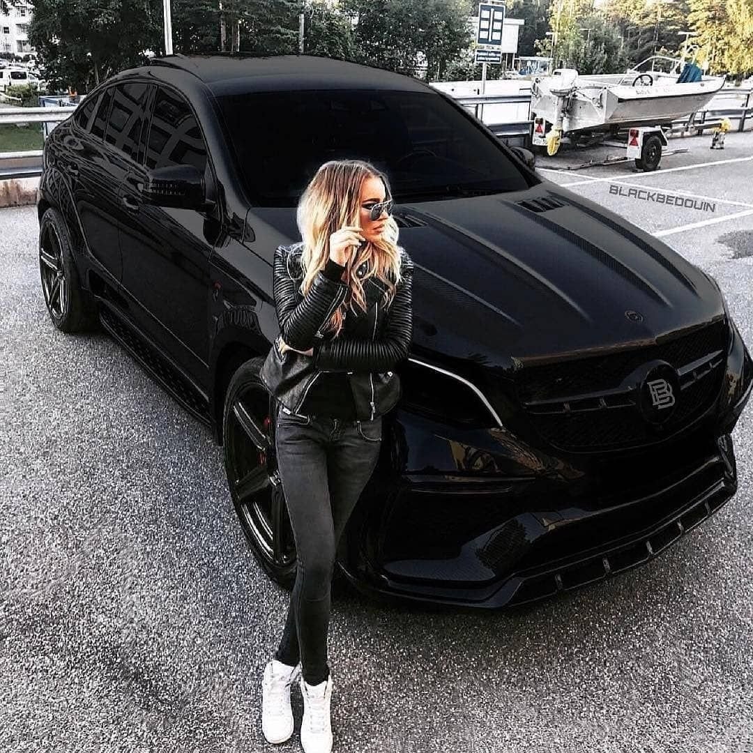 Мерседес CLS 63 AMG И девушки