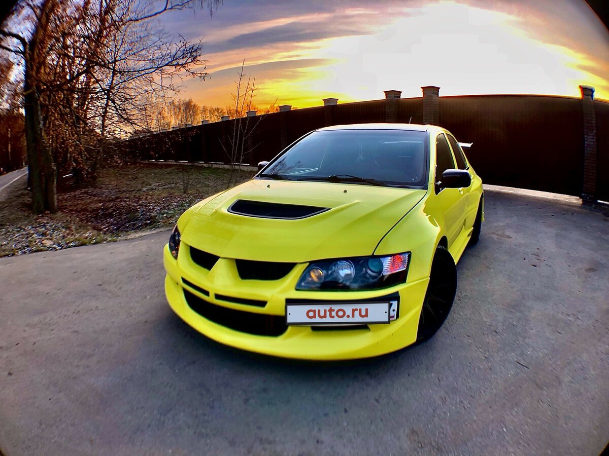 Mitsubishi Lancer Evolution 9 желтый