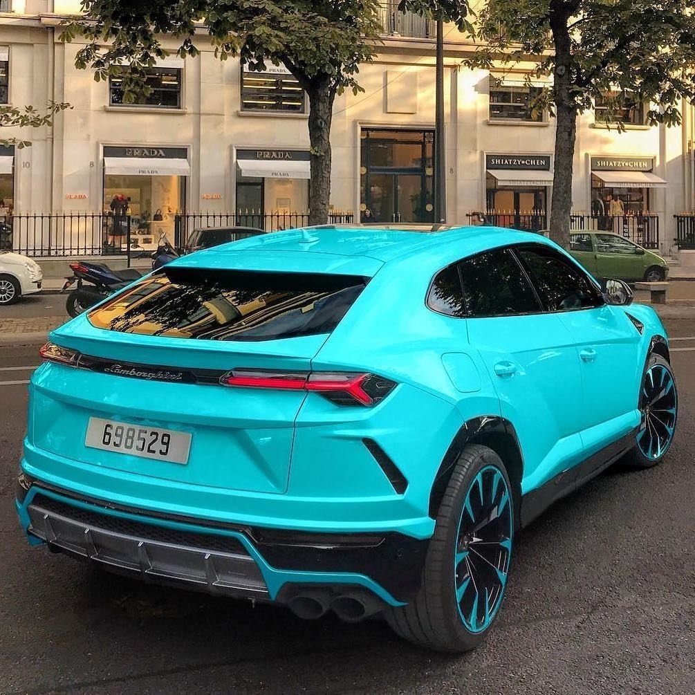 Lamborghini Urus бирюзовый