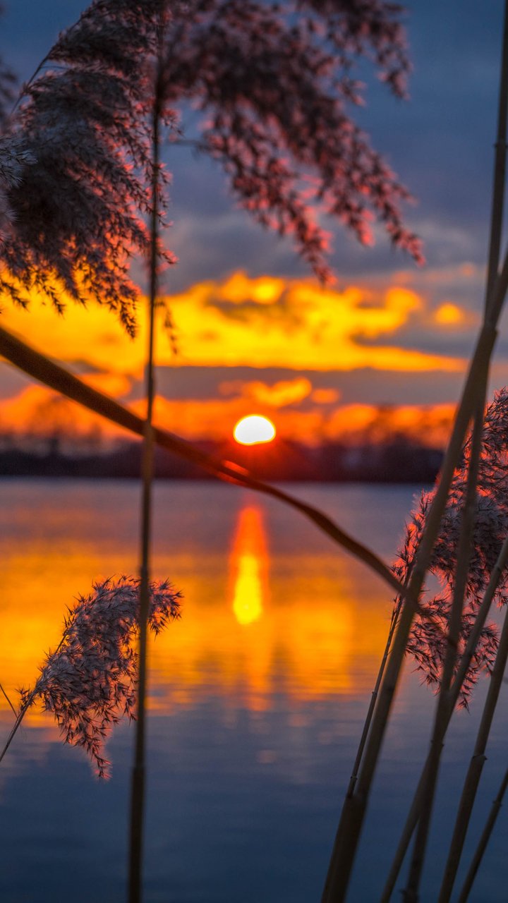 Закат солнца на воде
