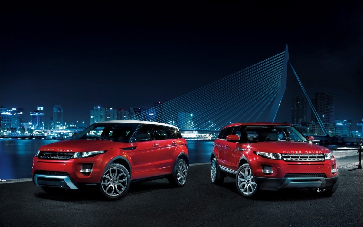 Машина range Rover Evoque красный