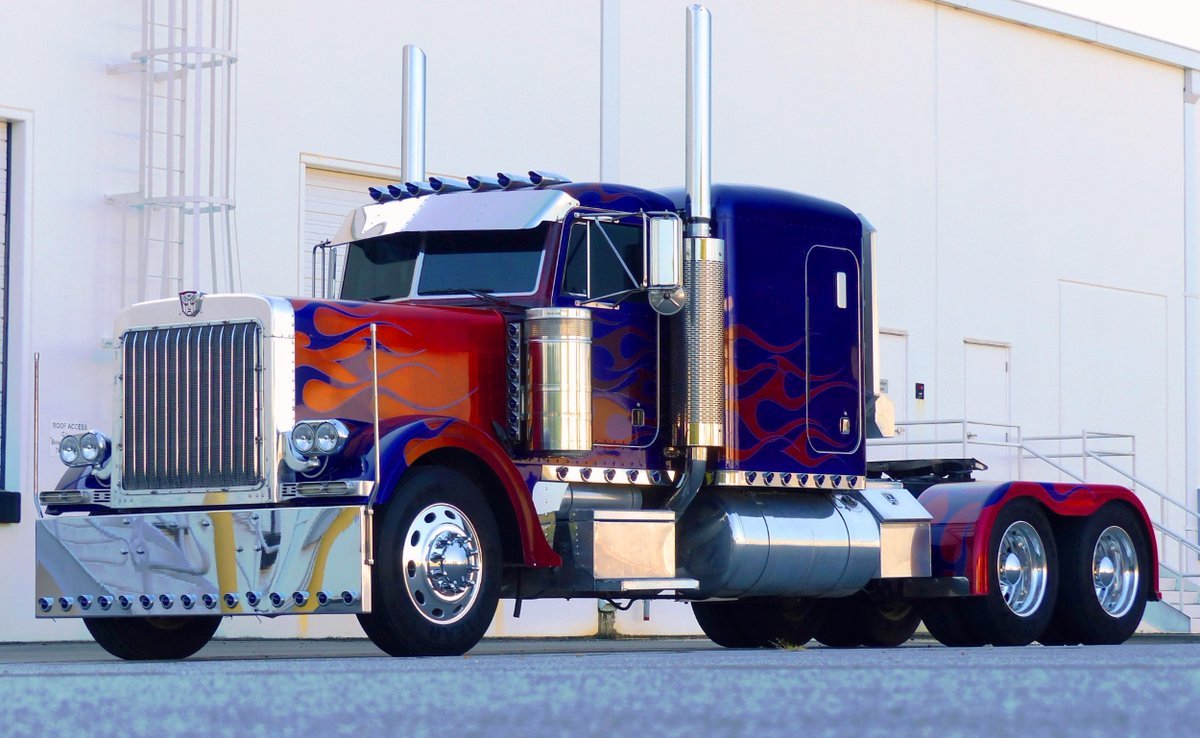 Оптимус Прайм тягач Peterbilt
