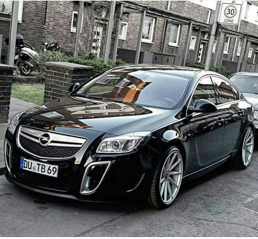 Opel Insignia OPC черная