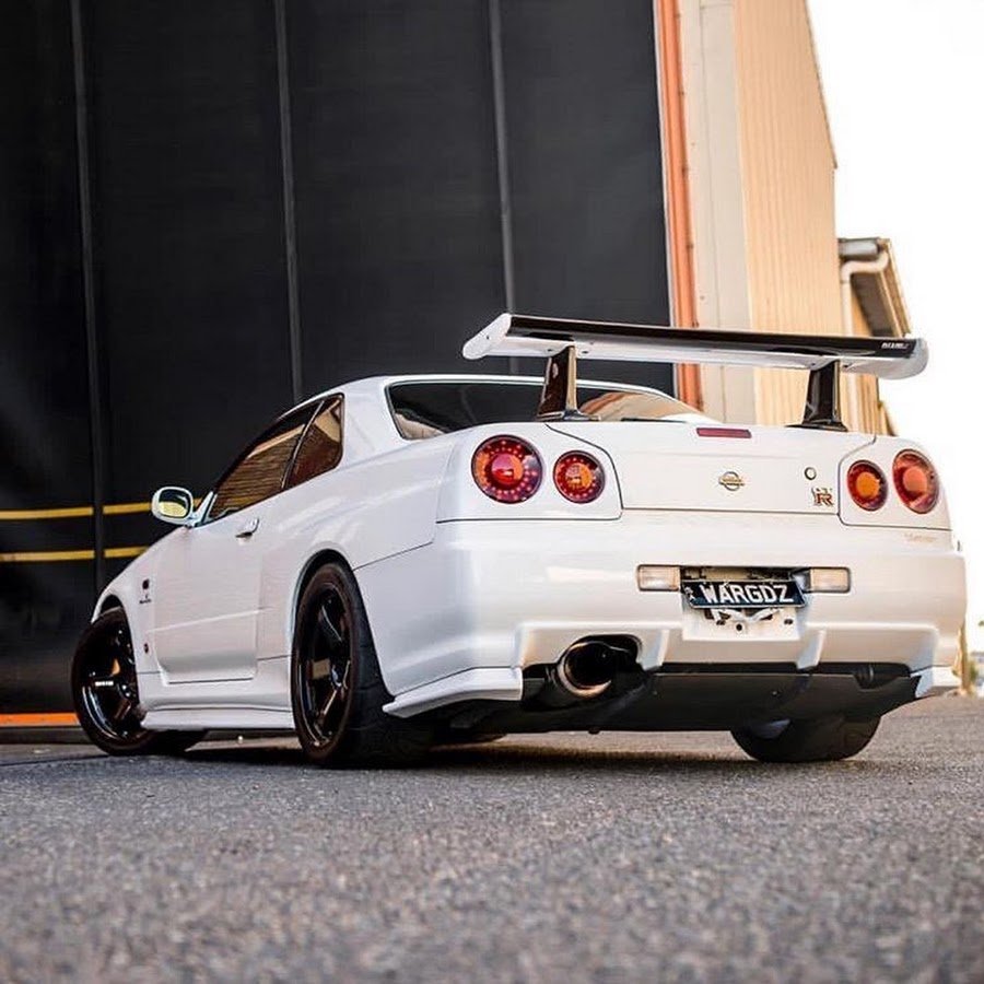 Nissan GTR r34 белый