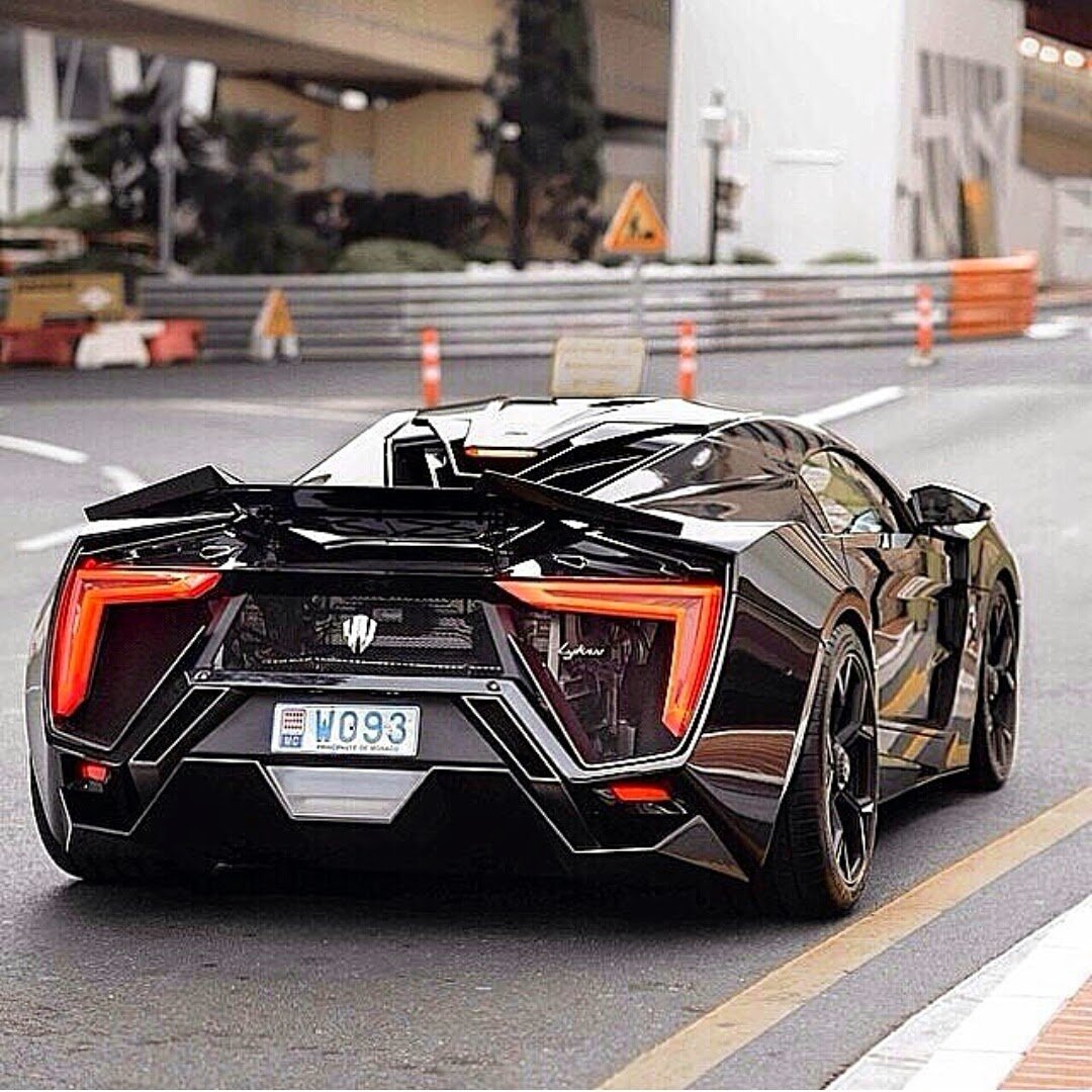 Машина w Motors Lykan Hypersport