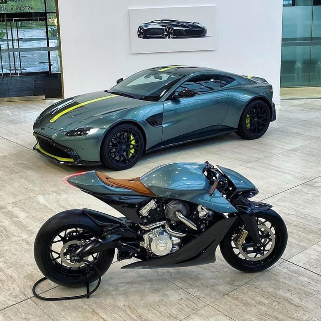 Aston Martin amb 001