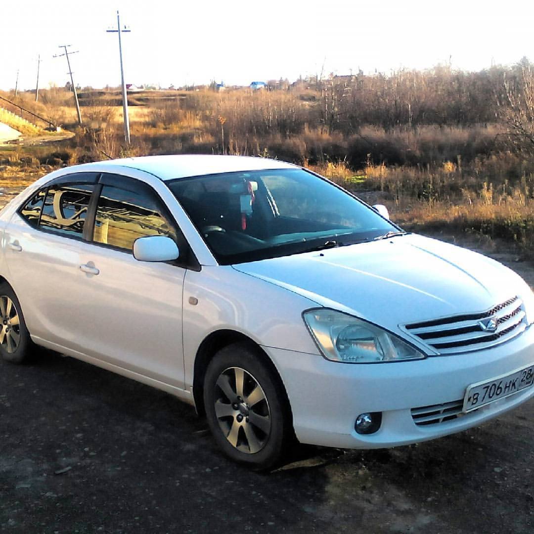 Автомобиль 2003 года Тойота Аллион