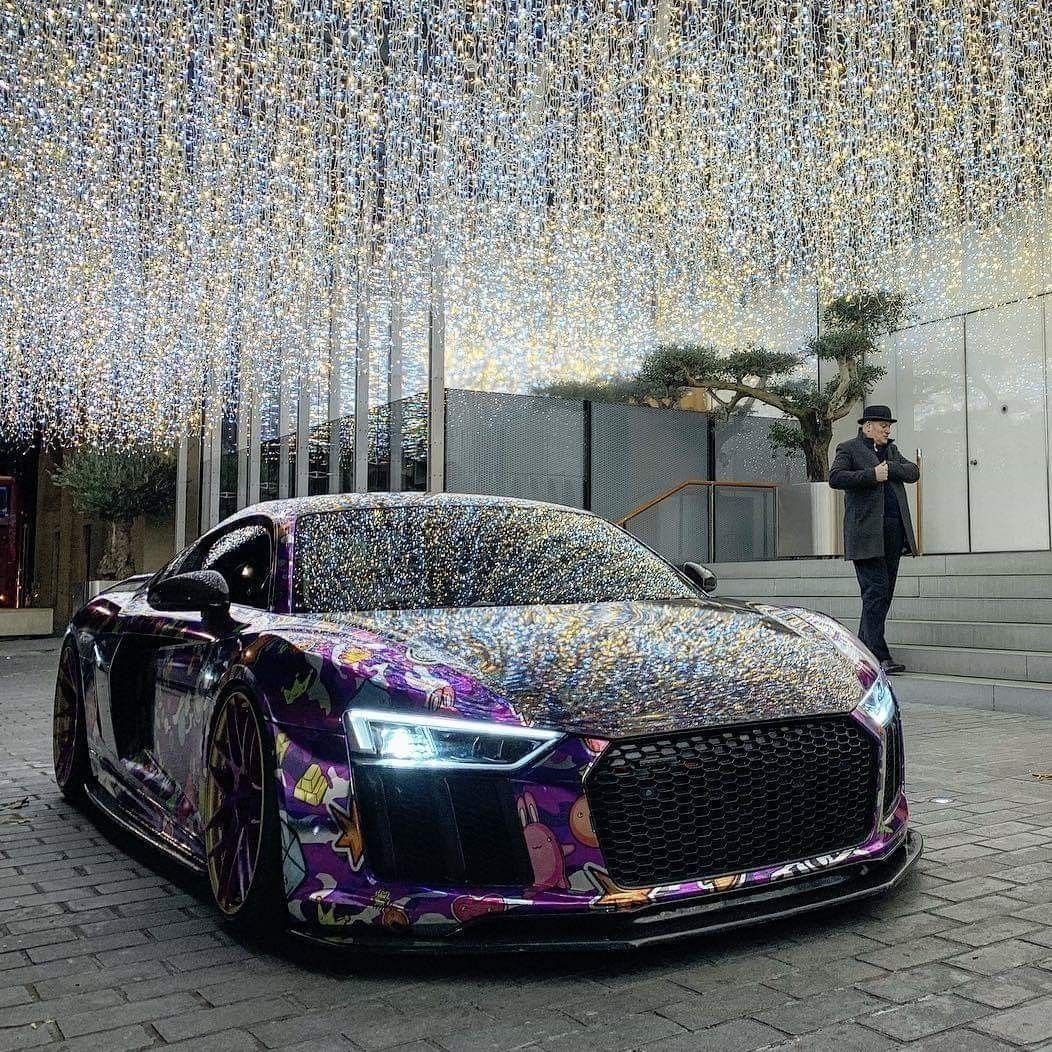 Блестящий автомобиль